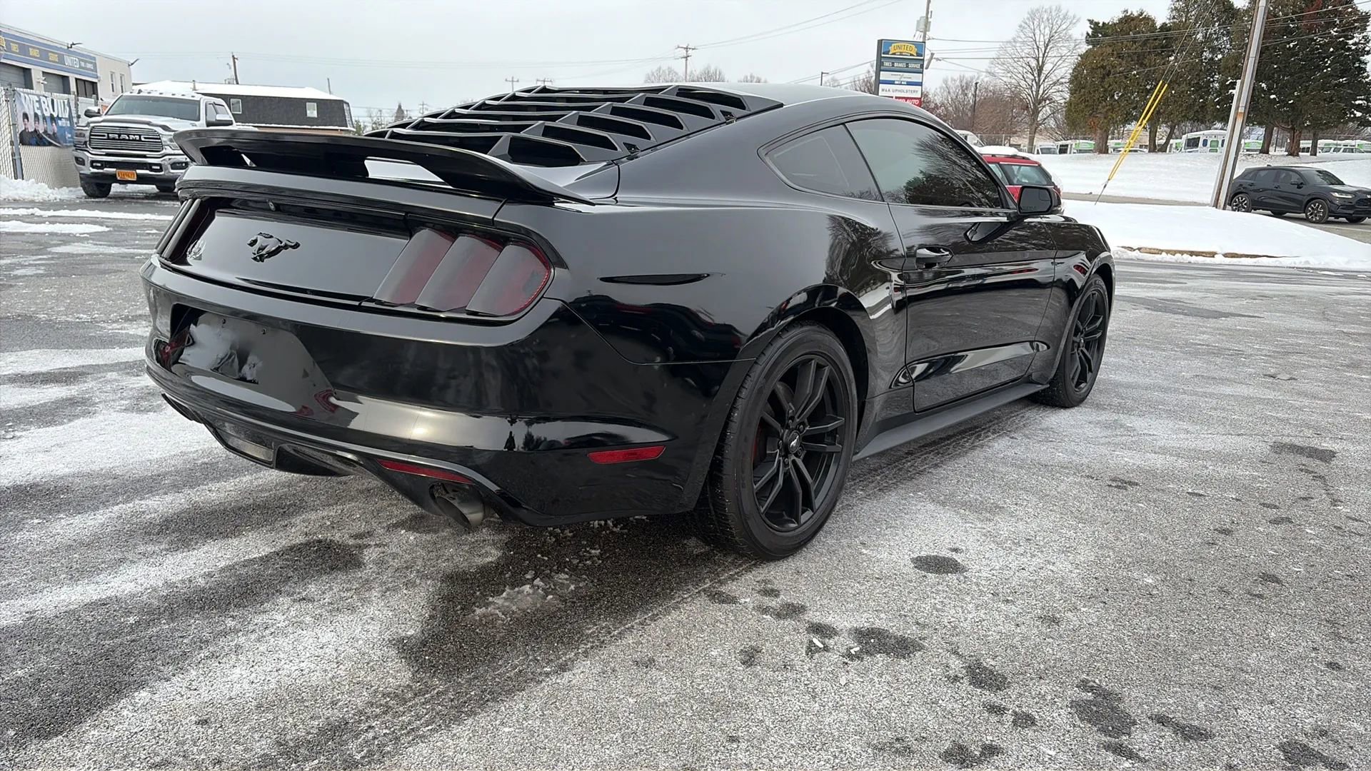 Used 2017 Ford Mustang Coupe image 8