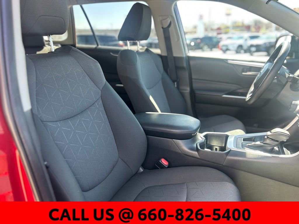 Used 2025 Toyota RAV4 XLE image 6