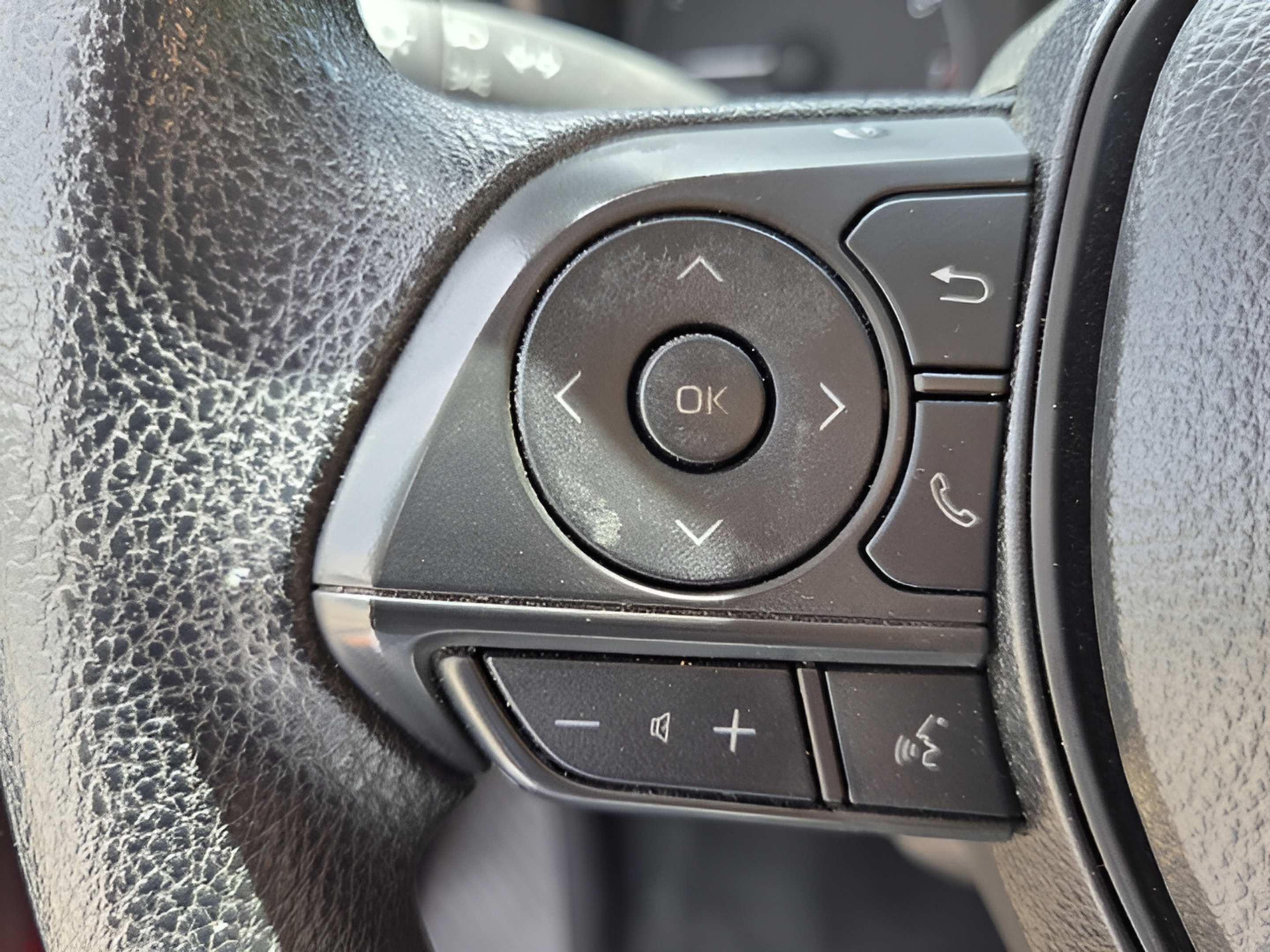 Used 2025 Toyota Corolla LE FWD image 22