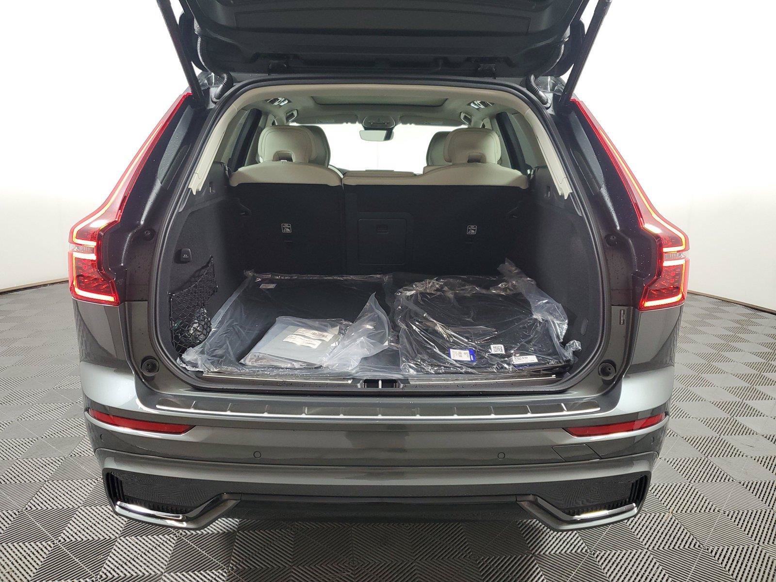 New 2027 Volvo XC60 B5 Ultra AWD/4WD image 9