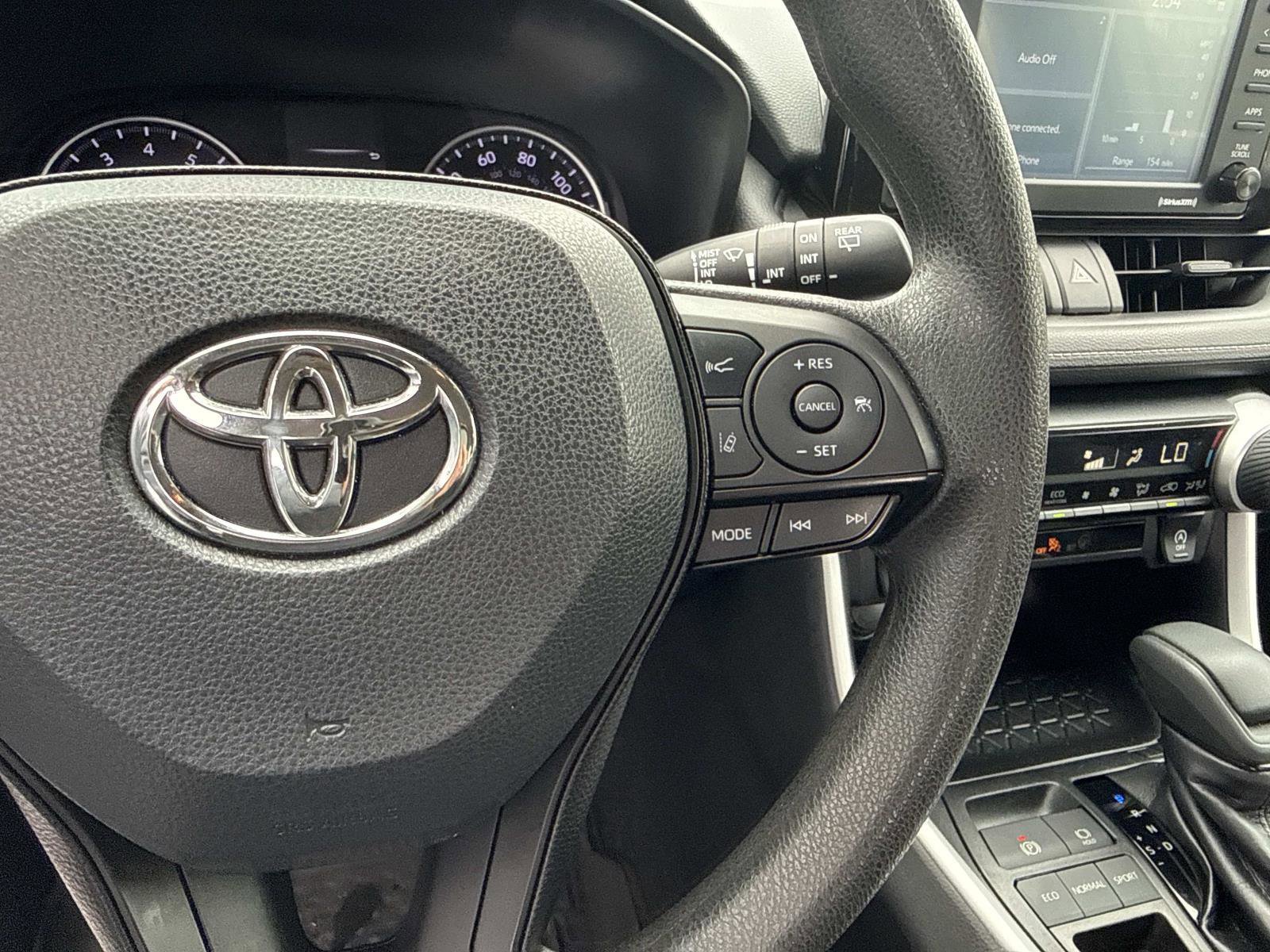 Used 2020 Toyota RAV4 XLE image 29