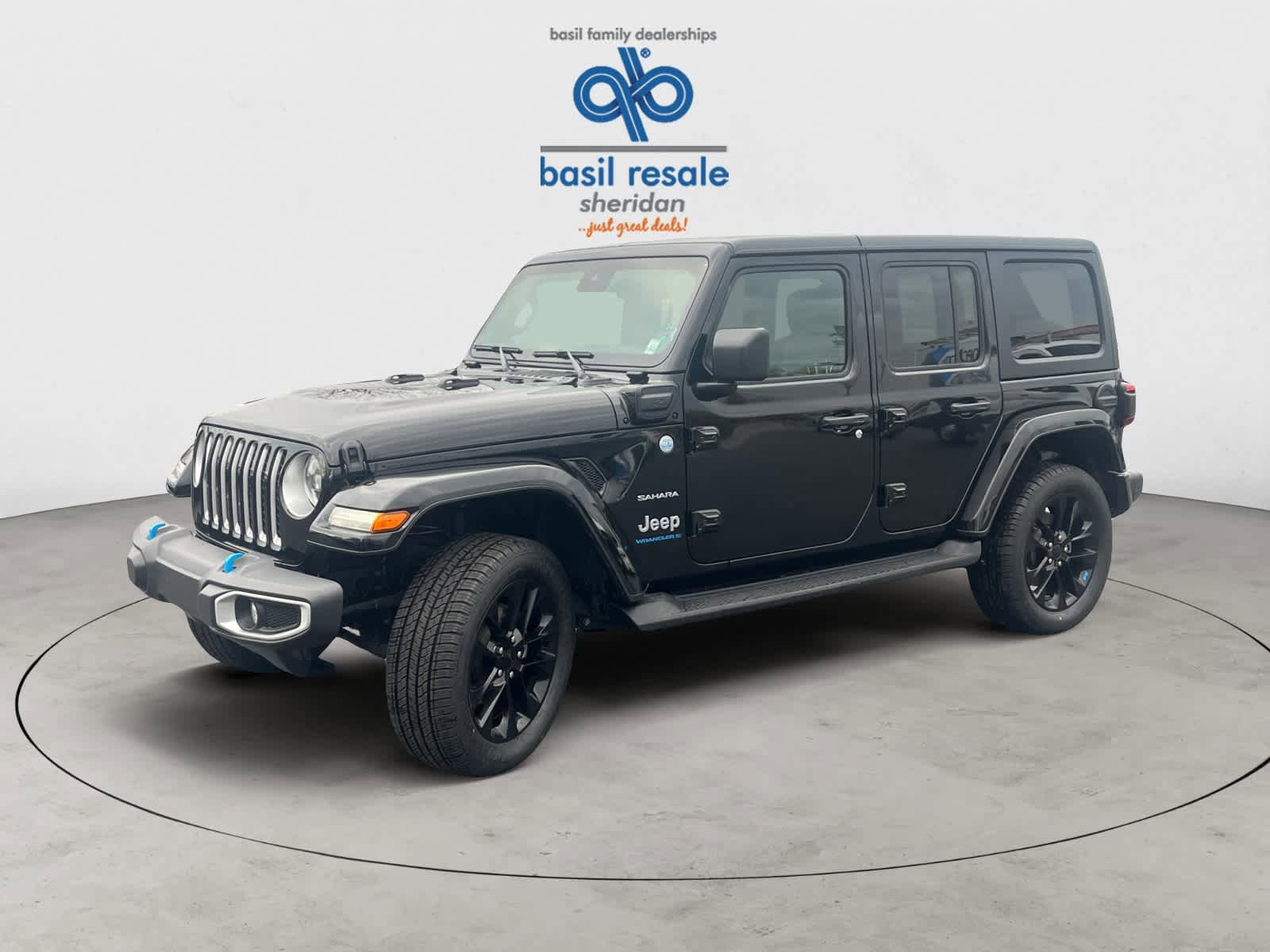 Used 2023 Jeep Wrangler Unlimited Sahara w/ Cold Weather Group AWD/4WD image 8