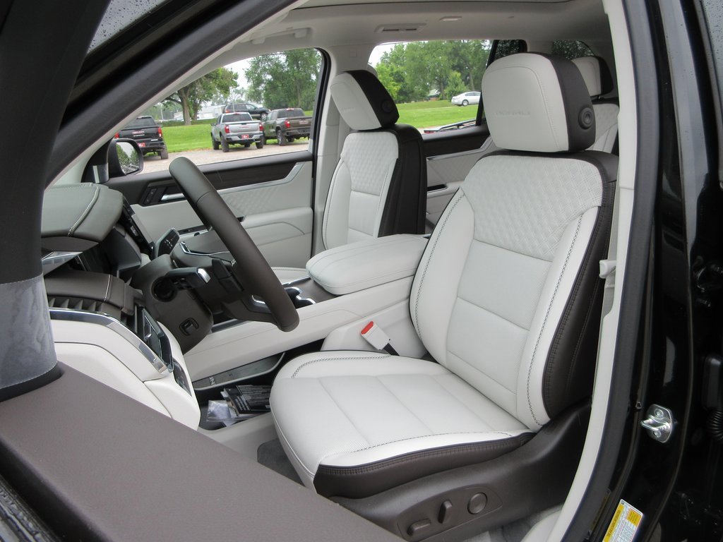 New 2025 GMC Acadia Denali image 14