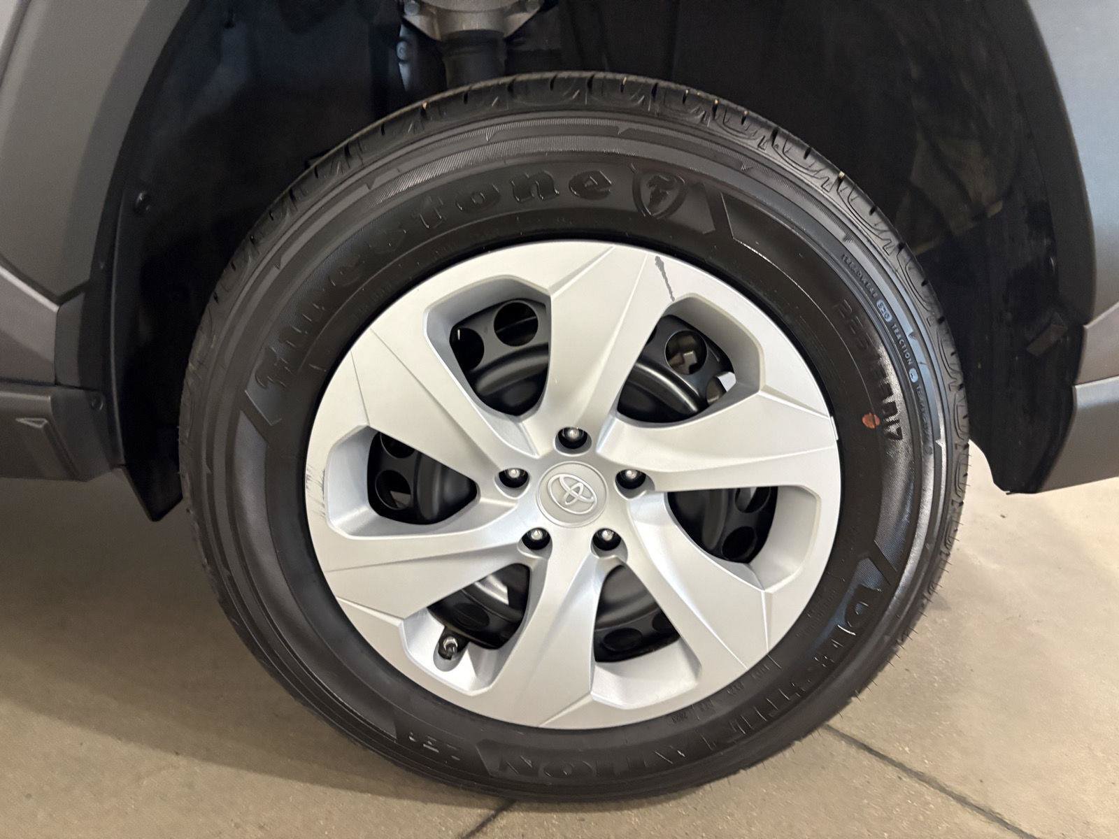 Used 2023 Toyota RAV4 LE AWD/4WD image 50
