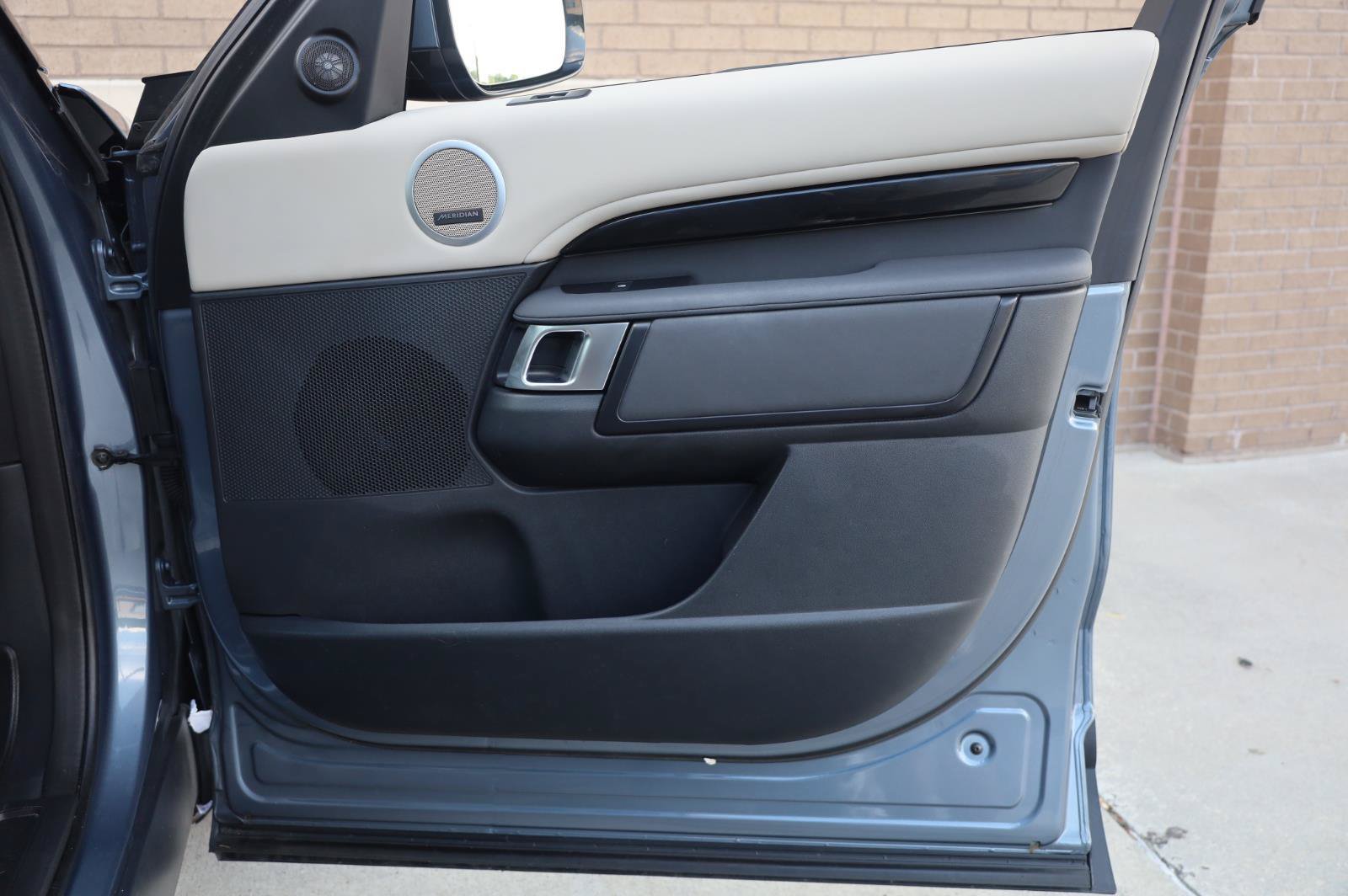 Used 2019 Land Rover Discovery SE AWD/4WD image 33