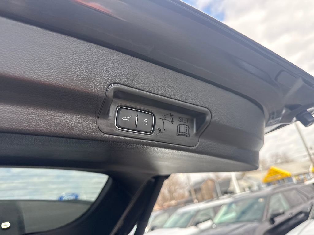 Used 2022 Ford Explorer ST-Line w/ Class IV Trailer Tow Package image 16