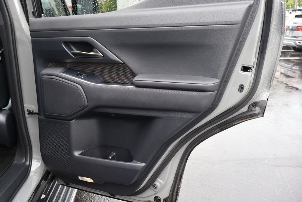 Used 2025 Lexus GX 550 w/ Accessory Package (2T) AWD/4WD image 19