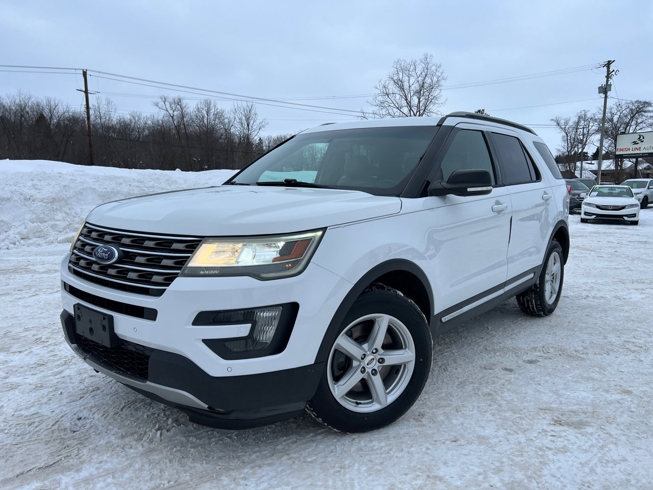 Used 2016 Ford Explorer XLT w/ Equipment Group 202A image 1