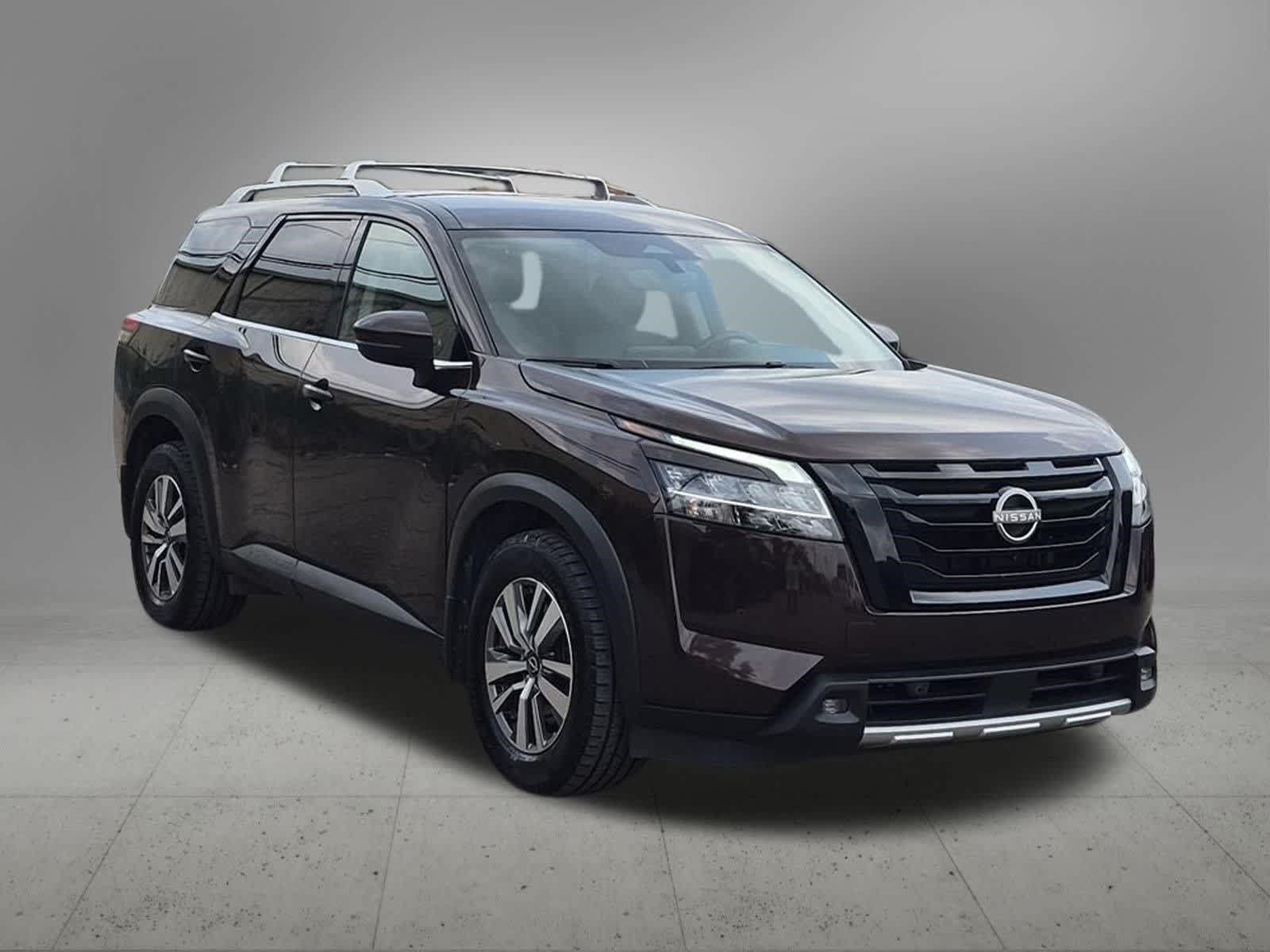 Used 2022 Nissan Pathfinder SL w/ SL Black Package AWD/4WD image 8