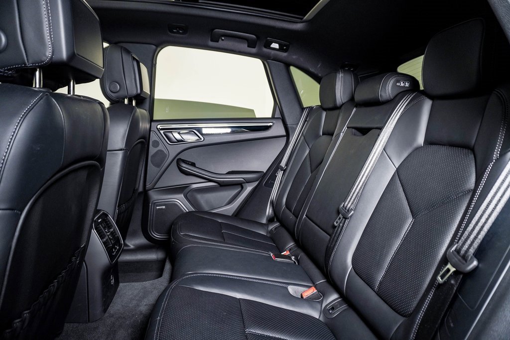 Certified 2025 Porsche Macan image 17