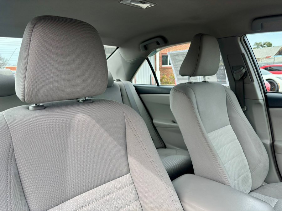Used 2017 Toyota Camry LE image 18