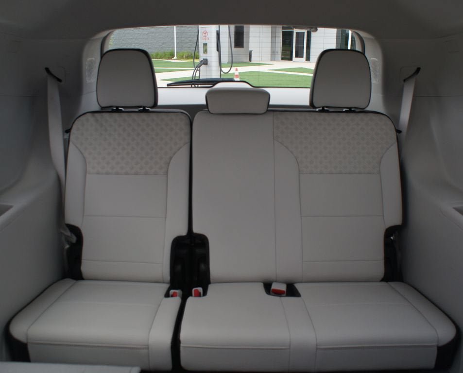 Used 2025 GMC Acadia Denali w/ LPO, Floor Liner Package FWD image 17