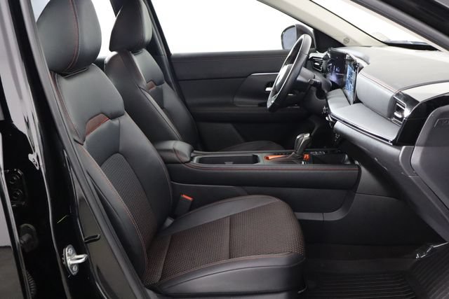 Used 2025 Nissan Kicks SR FWD image 18