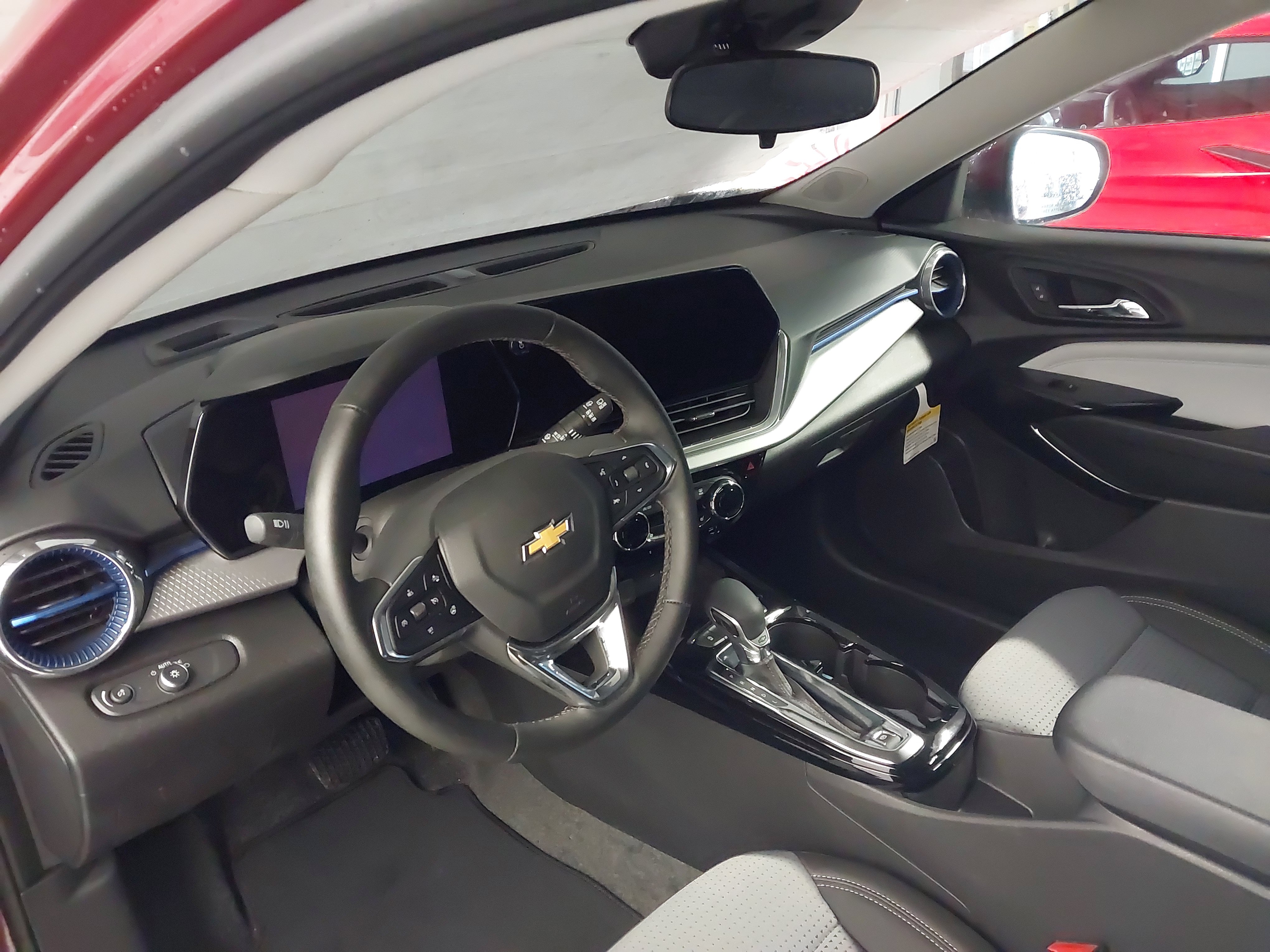 Used 2025 Chevrolet Trax LT w/ Driver Confidence Package FWD video 2