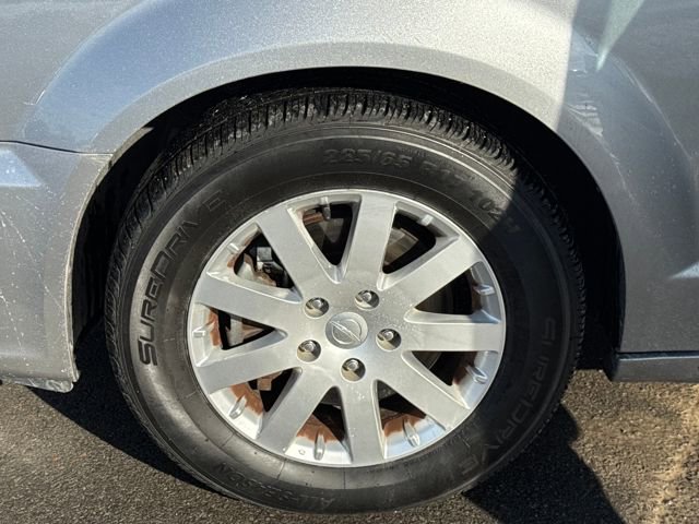 Used 2016 Chrysler Town & Country Touring image 23