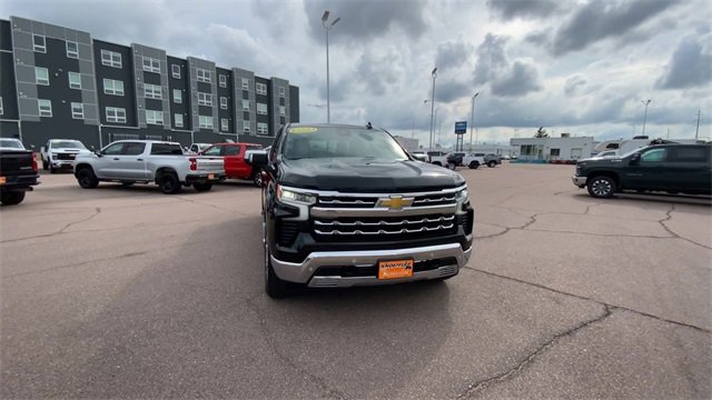 Used 2024 Chevrolet Silverado 1500 LTZ w/ LTZ Convenience Package II image 3