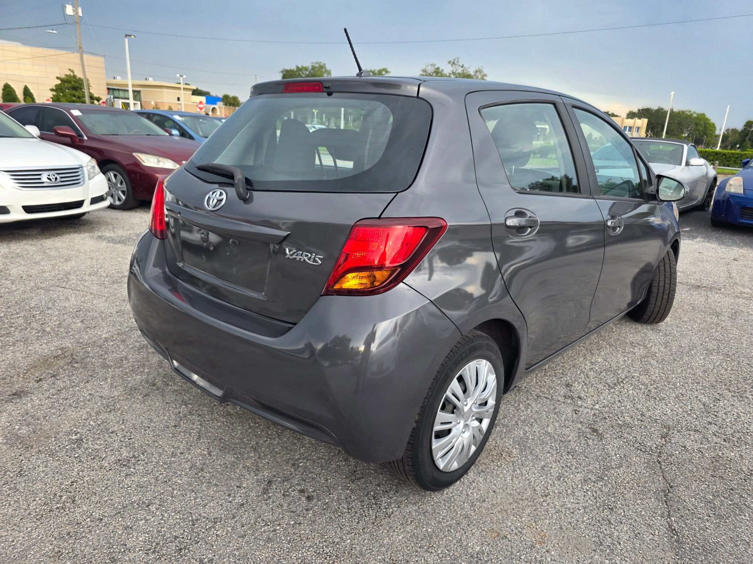 Used 2017 Toyota Yaris L FWD image 7