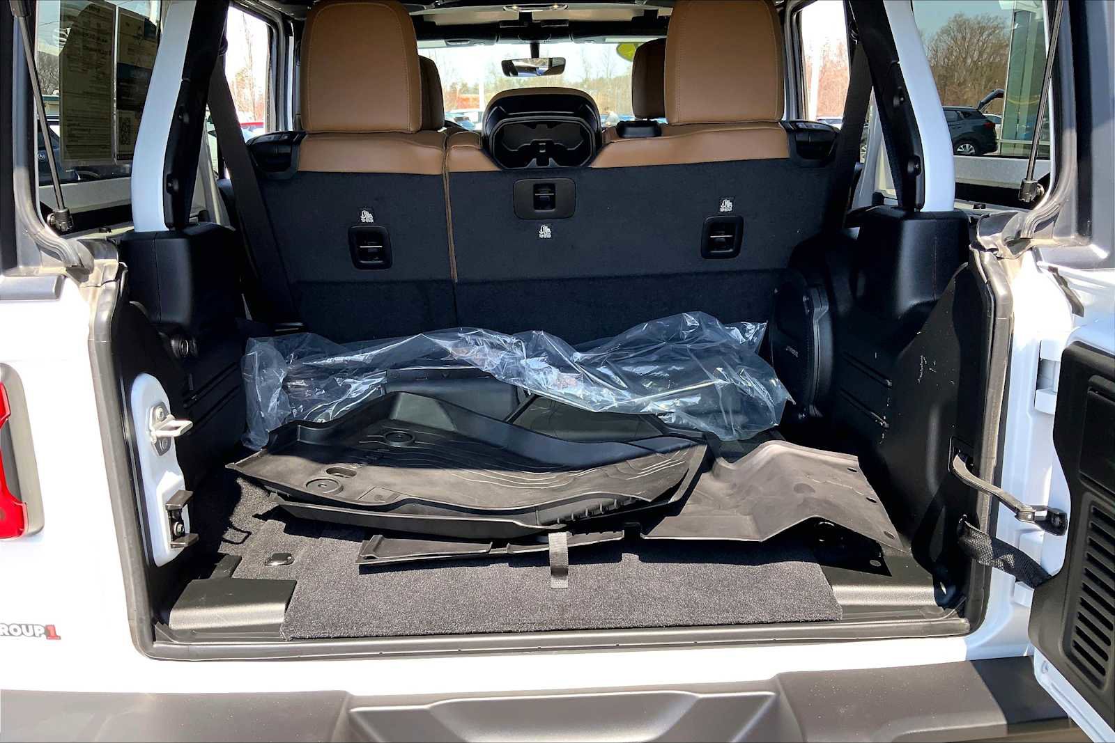 Used 2021 Jeep Wrangler Unlimited Sahara AWD/4WD image 34