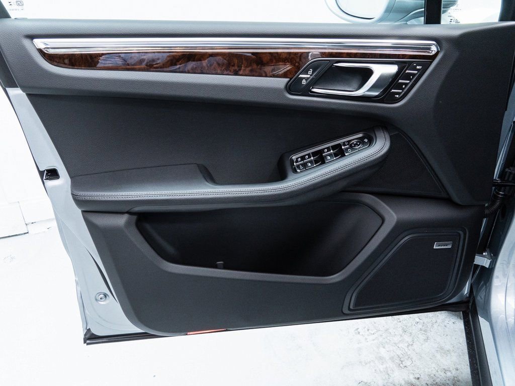 Used 2025 Porsche Macan image 19