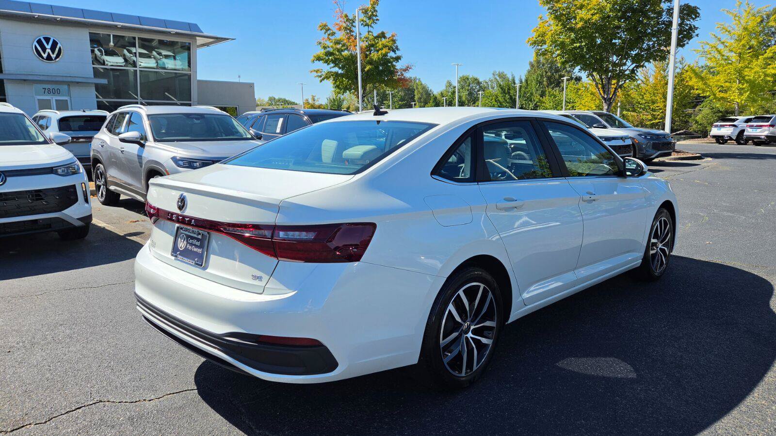 Used 2026 Volkswagen Jetta SE FWD image 5