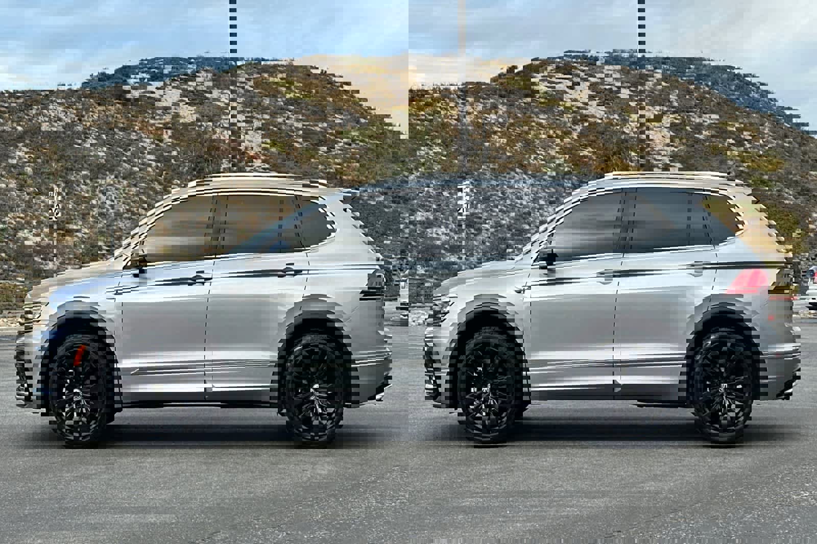 Used 2020 Volkswagen Tiguan SEL Premium R-Line image 9