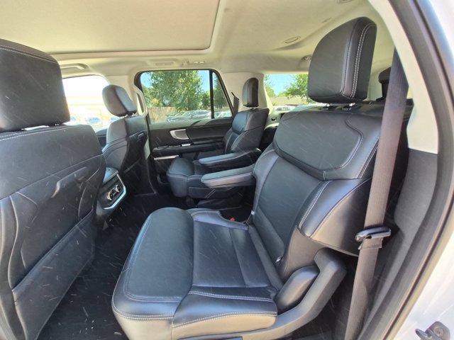Used 2025 Ford Expedition Max Platinum AWD/4WD image 24