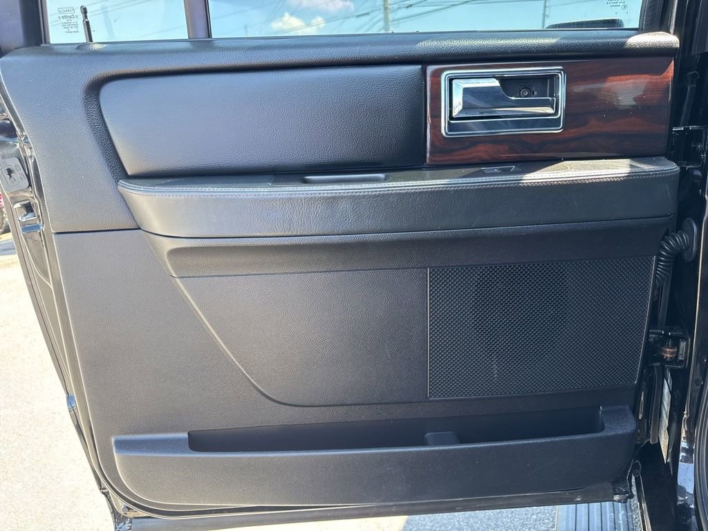 Used 2017 Lincoln Navigator L Reserve image 24