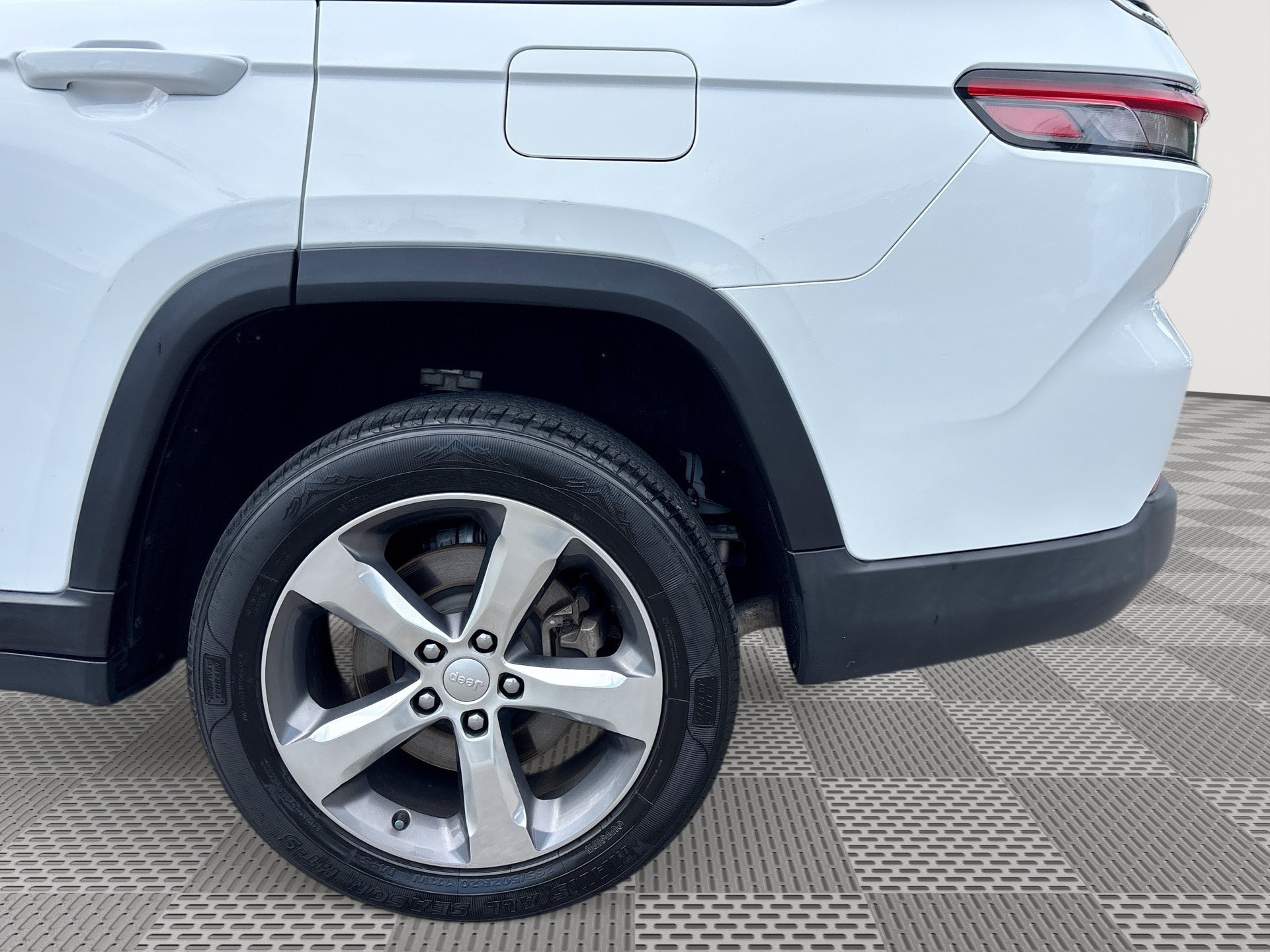 Used 2021 Jeep Grand Cherokee L Limited AWD/4WD image 29