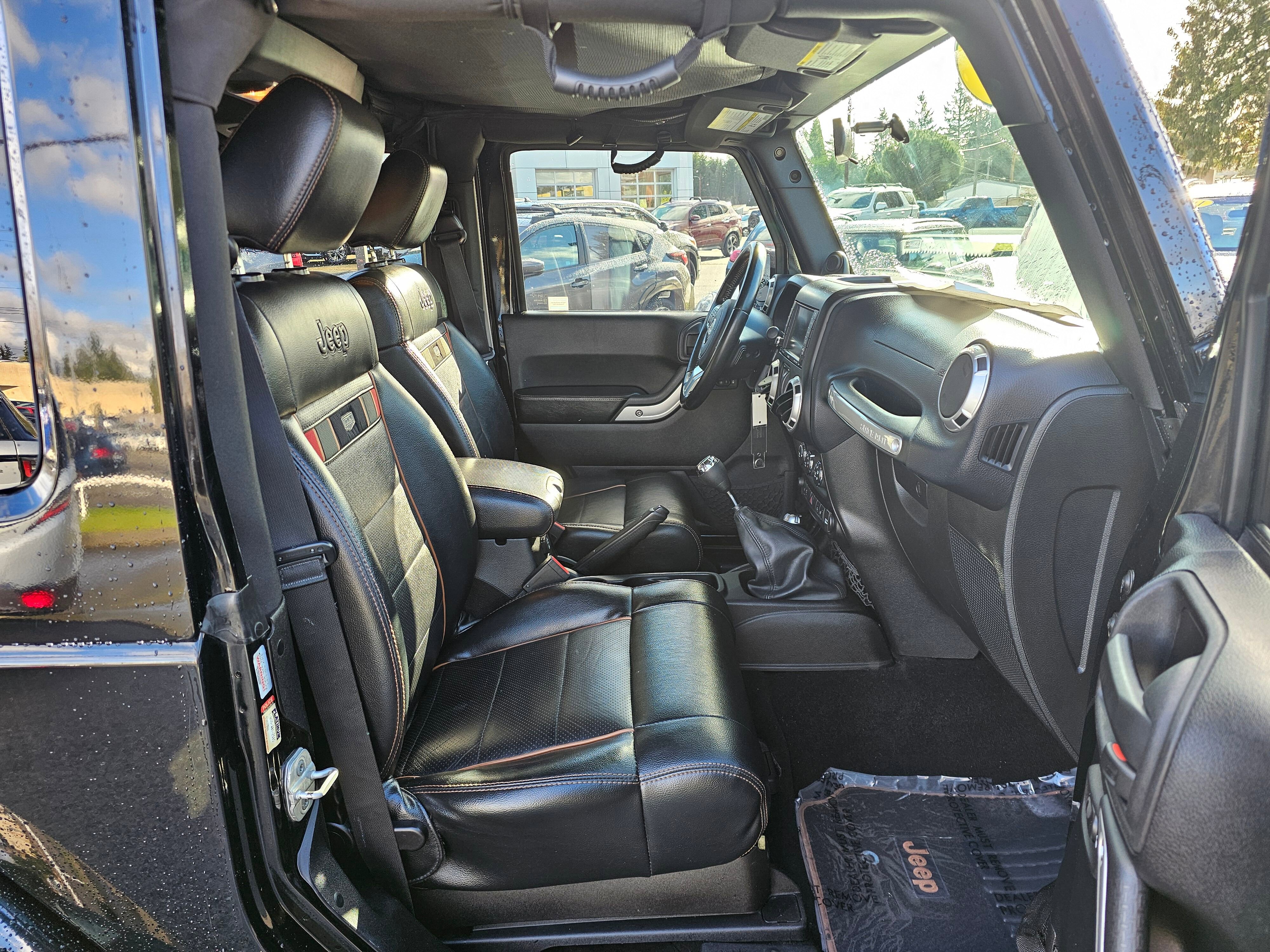 Used 2011 Jeep Wrangler Sahara w/ Dual Top Group AWD/4WD image 11