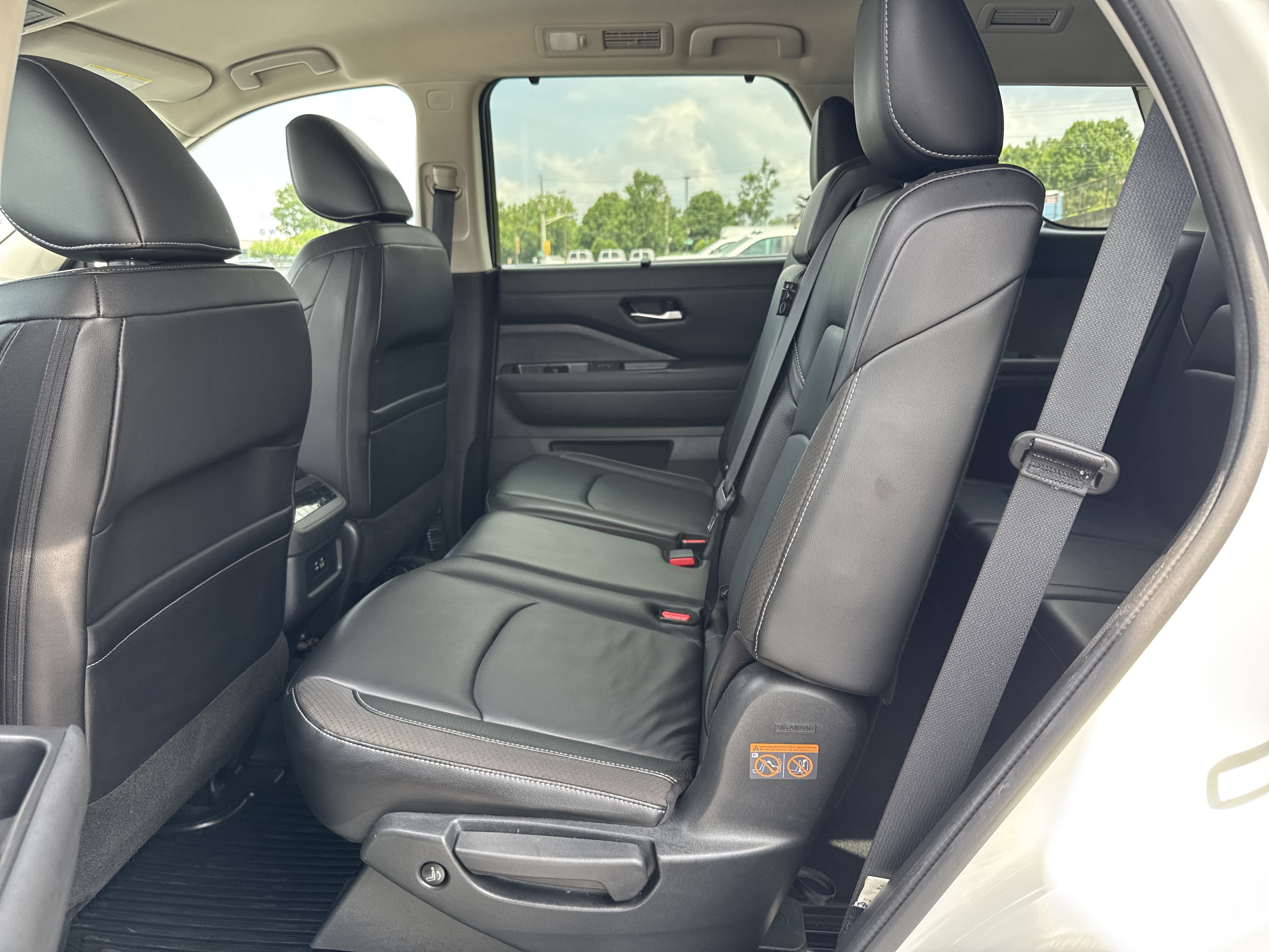 Used 2024 Nissan Pathfinder SL FWD image 27