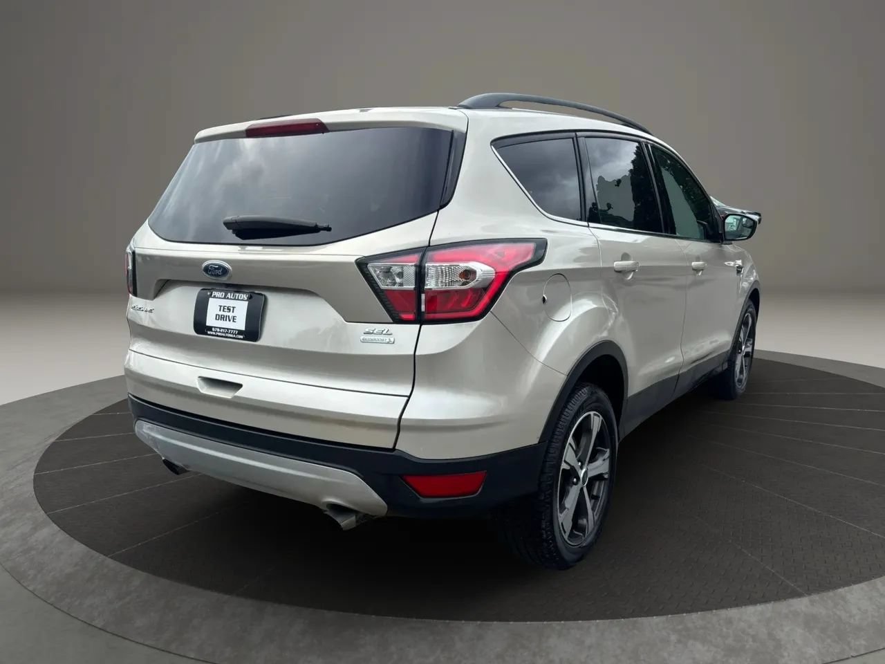Used 2018 Ford Escape SEL FWD image 3