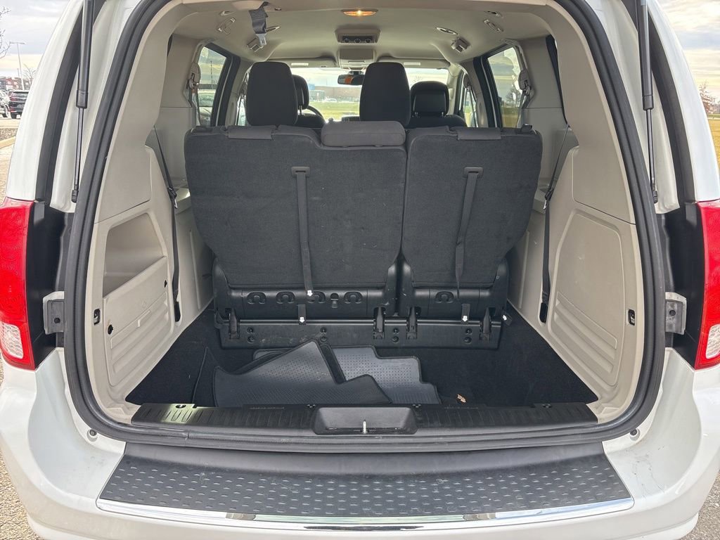 Used 2018 Dodge Grand Caravan SE w/ UConnect Hands-Free Group image 9