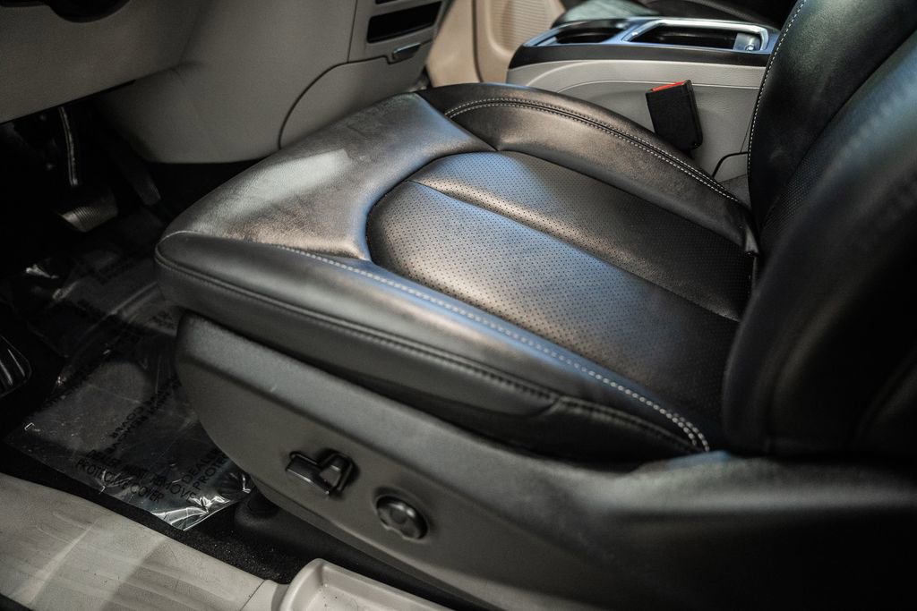 Used 2024 Chrysler Pacifica Touring-L image 41