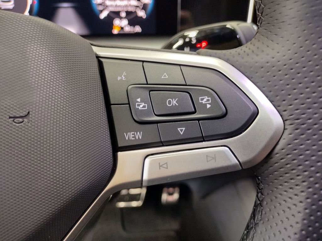 New 2025 Volkswagen Tiguan SE R-Line image 30