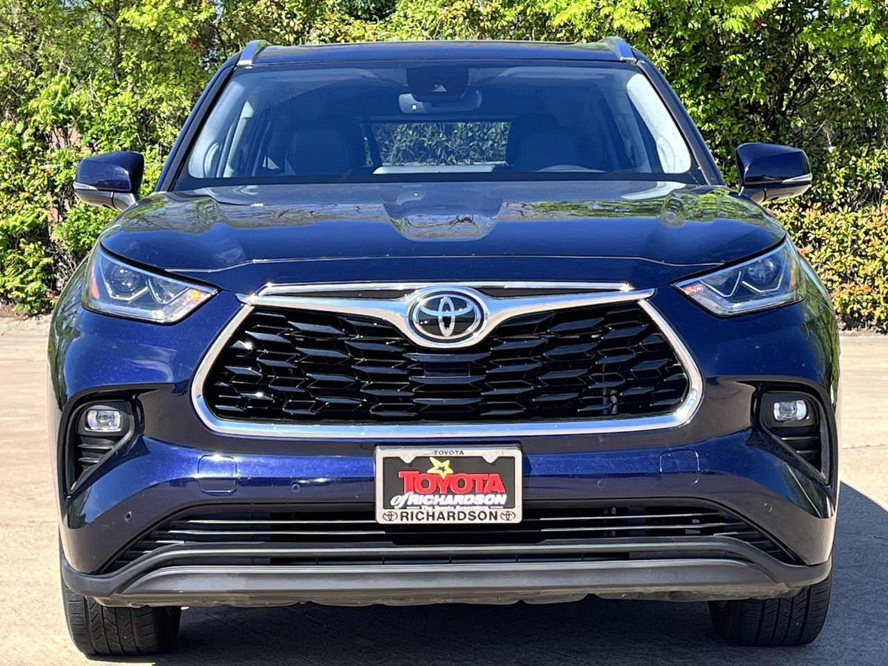 Used 2023 Toyota Highlander Limited FWD image 7