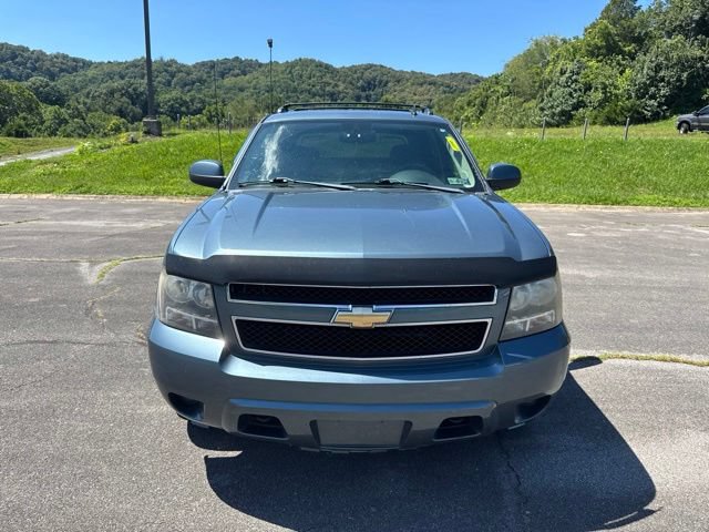Used 2011 Chevrolet Avalanche LS w/ Convenience Package AWD/4WD image 3