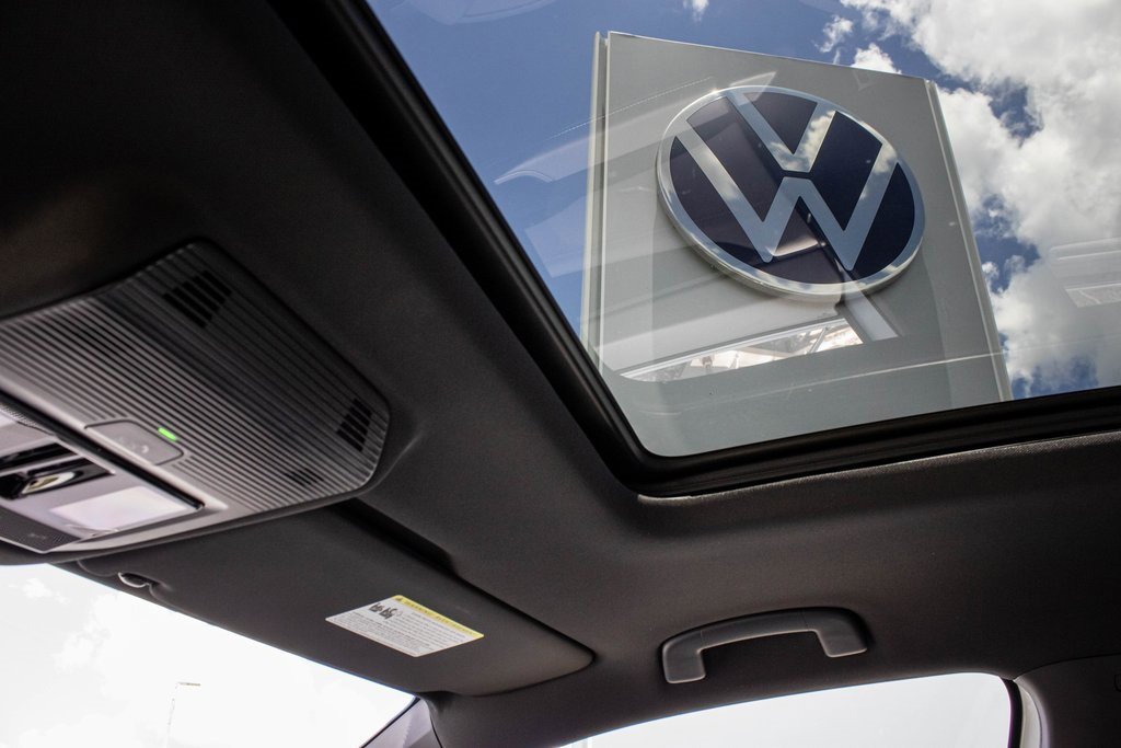 New 2025 Volkswagen Atlas Cross Sport SEL Premium R-Line image 2