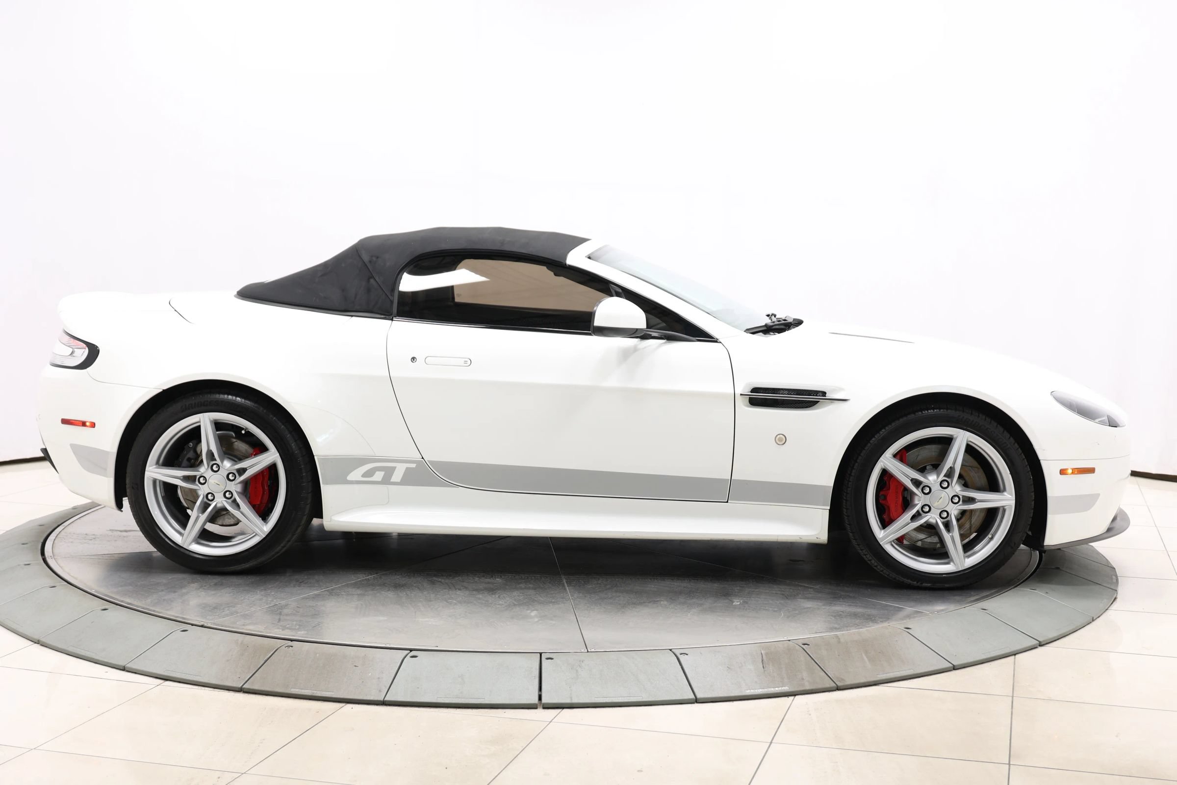 Used 2016 Aston Martin V8 Vantage GT RWD image 82