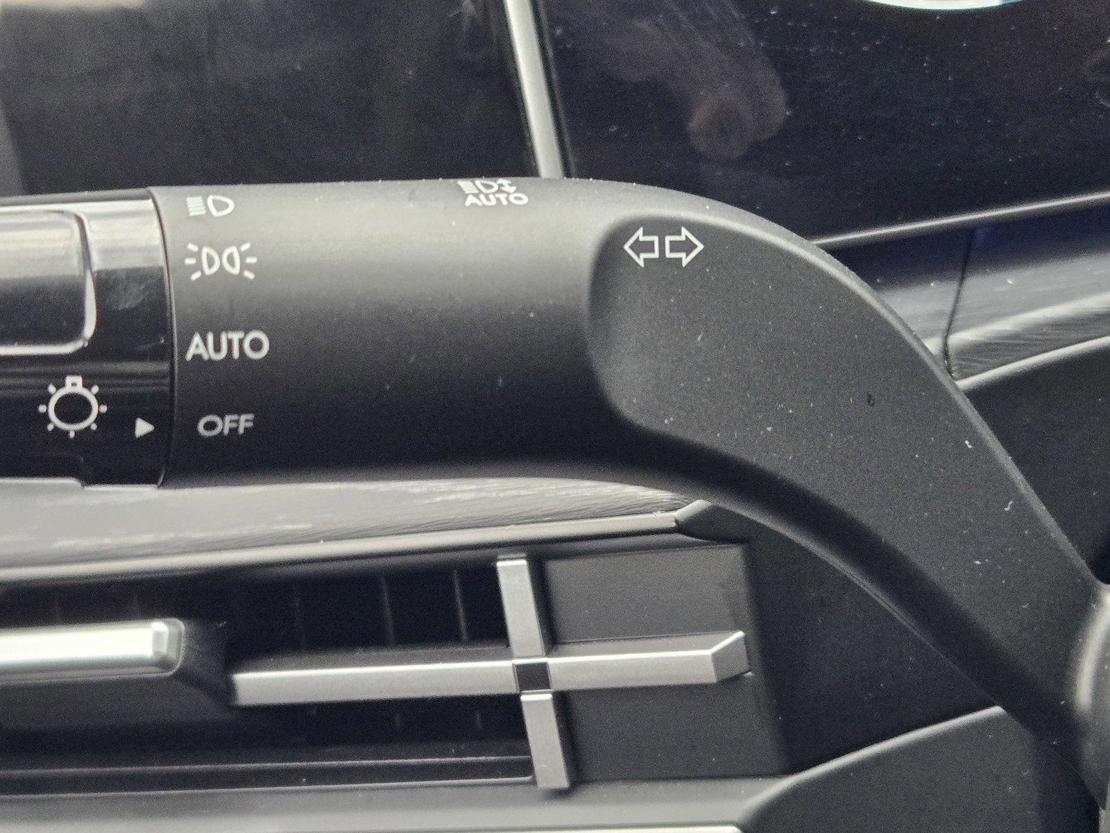 Used 2025 Hyundai Santa Fe Limited image 24