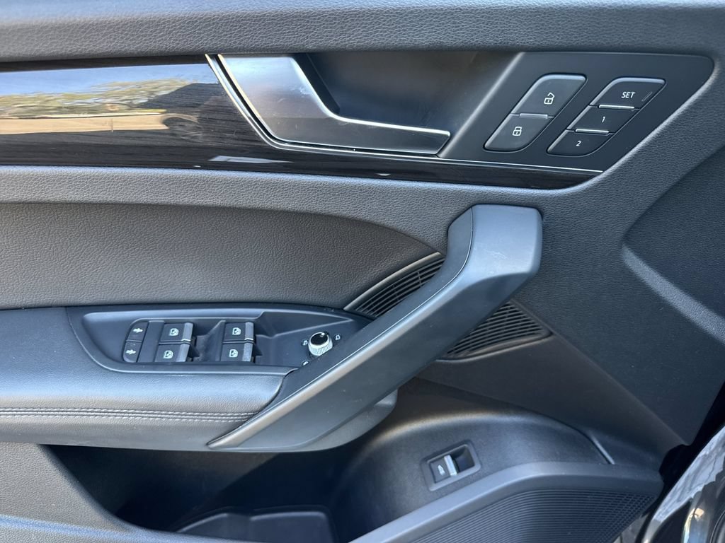 Used 2020 Audi Q5 Prestige w/ Prestige Package AWD/4WD image 12