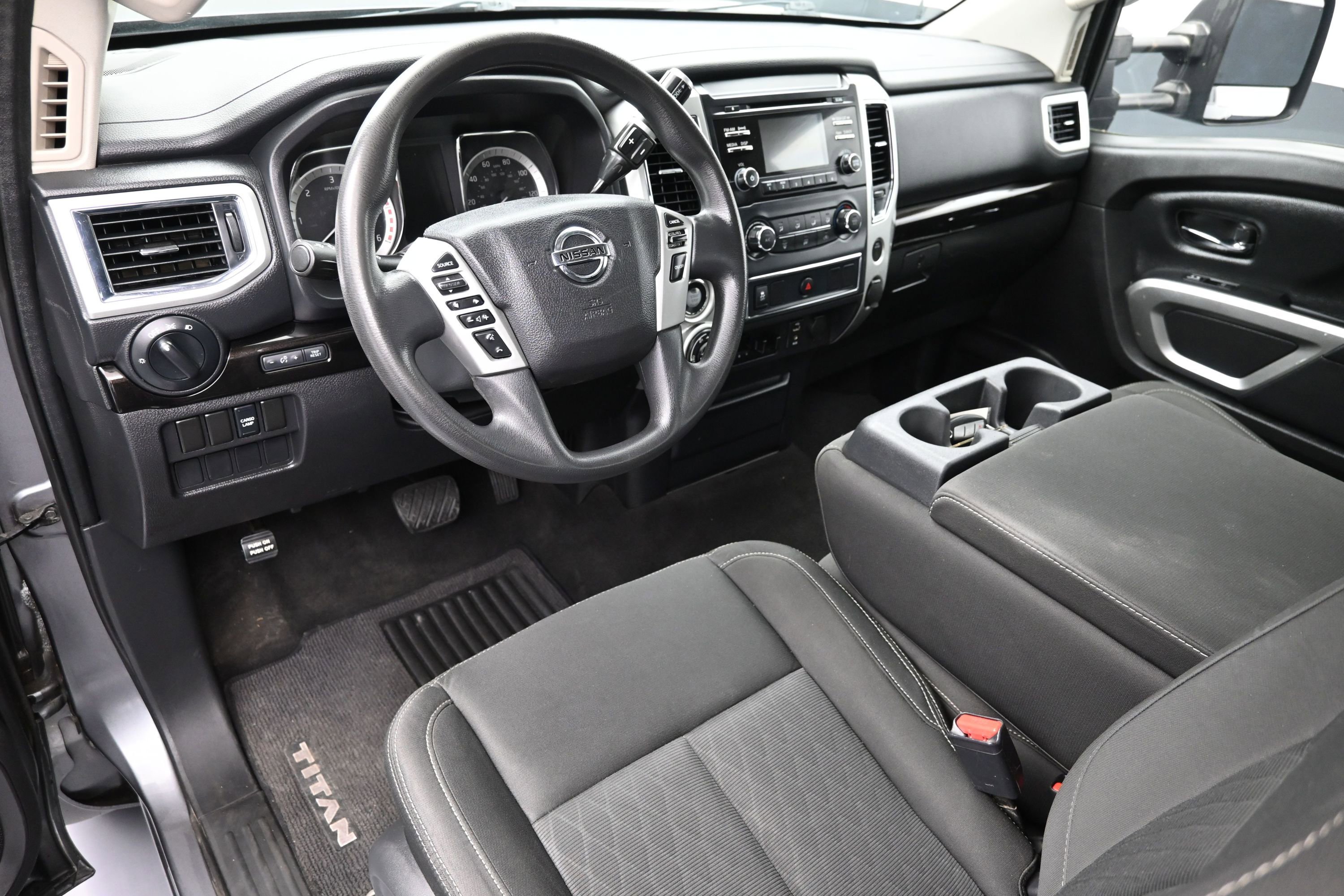 Used 2017 Nissan Titan SV AWD/4WD image 20
