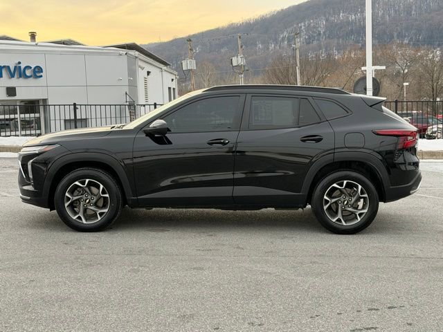 Certified 2024 Chevrolet Trax LT w/ Driver Confidence Package image 11