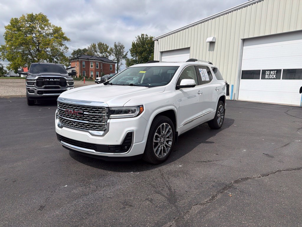 Used 2023 GMC Acadia Denali w/ Denali Ultimate Package AWD/4WD image 3