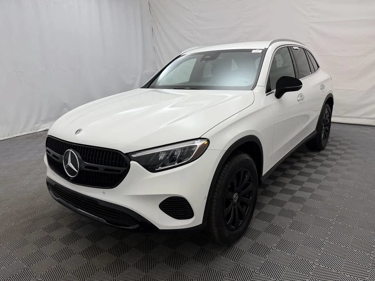 Used 2024 Mercedes-Benz GLC 300 4MATIC image 2
