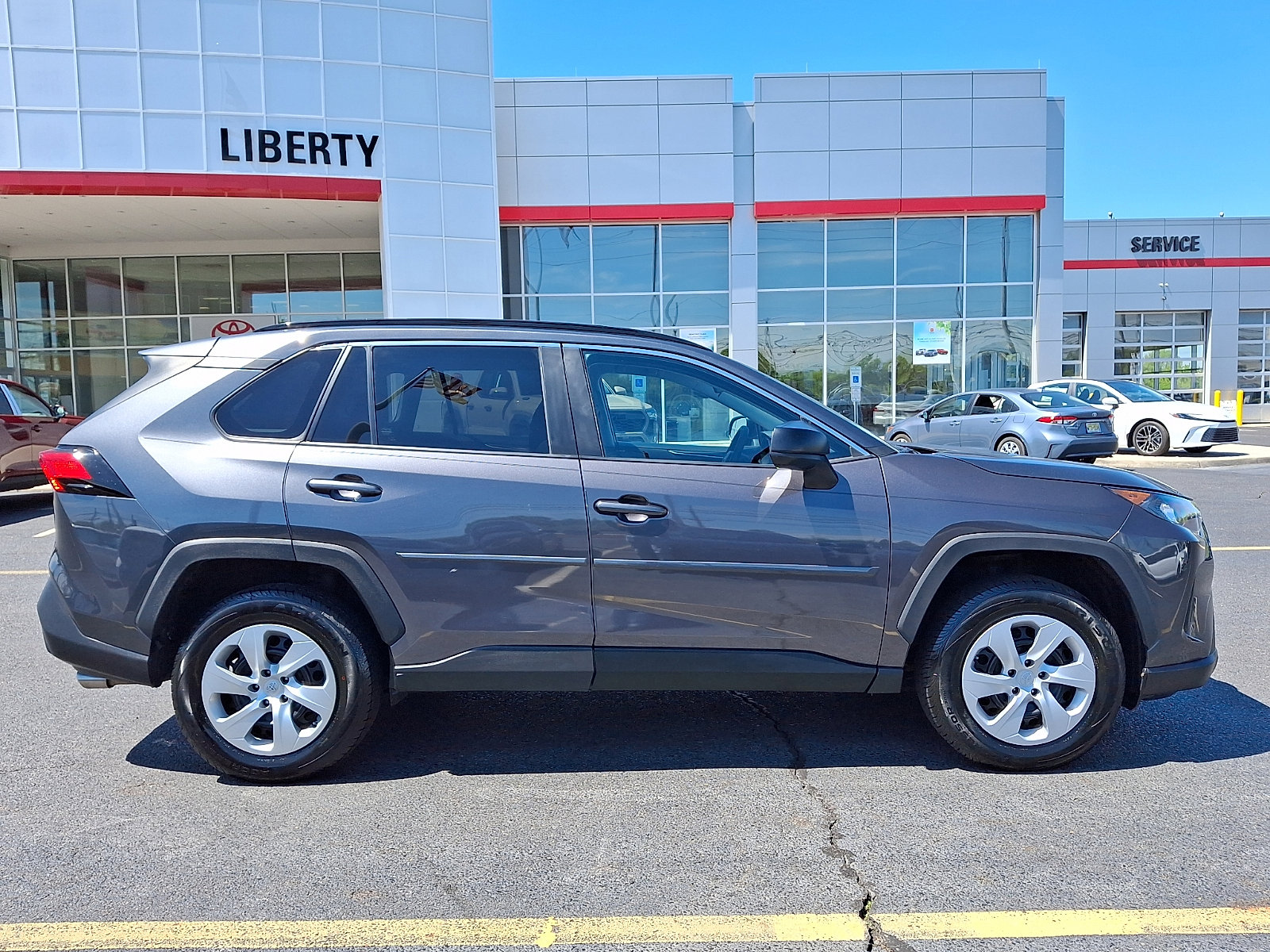 Used 2020 Toyota RAV4 LE w/ All Weather Liner Package AWD/4WD image 7