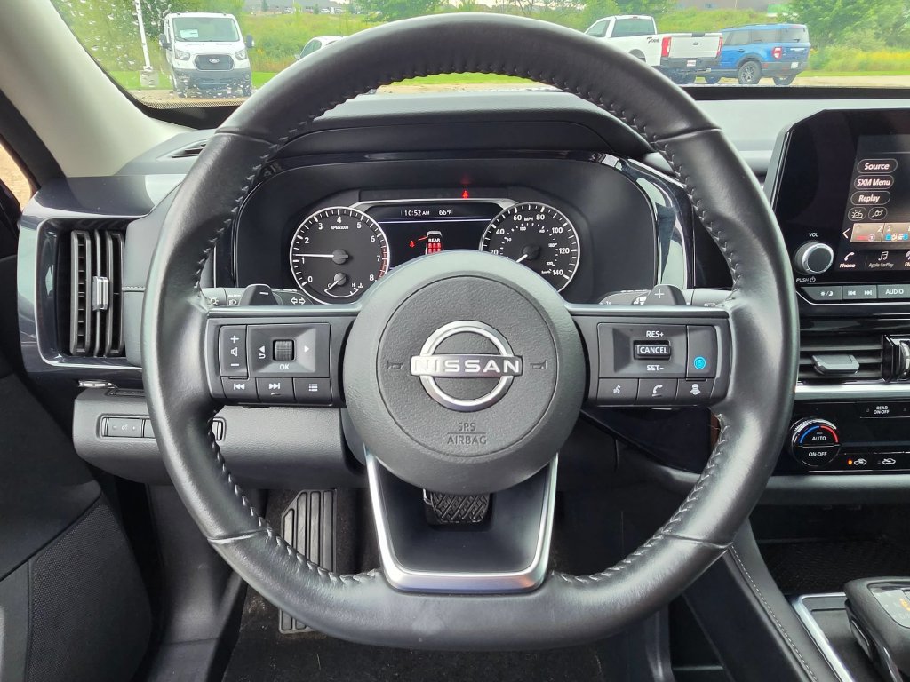 Used 2025 Nissan Pathfinder SV AWD/4WD image 17