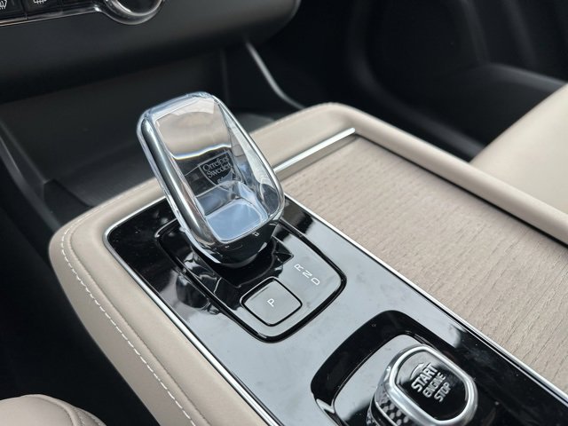New 2026 Volvo XC90 B6 Plus w/ Protection Package Premier image 14