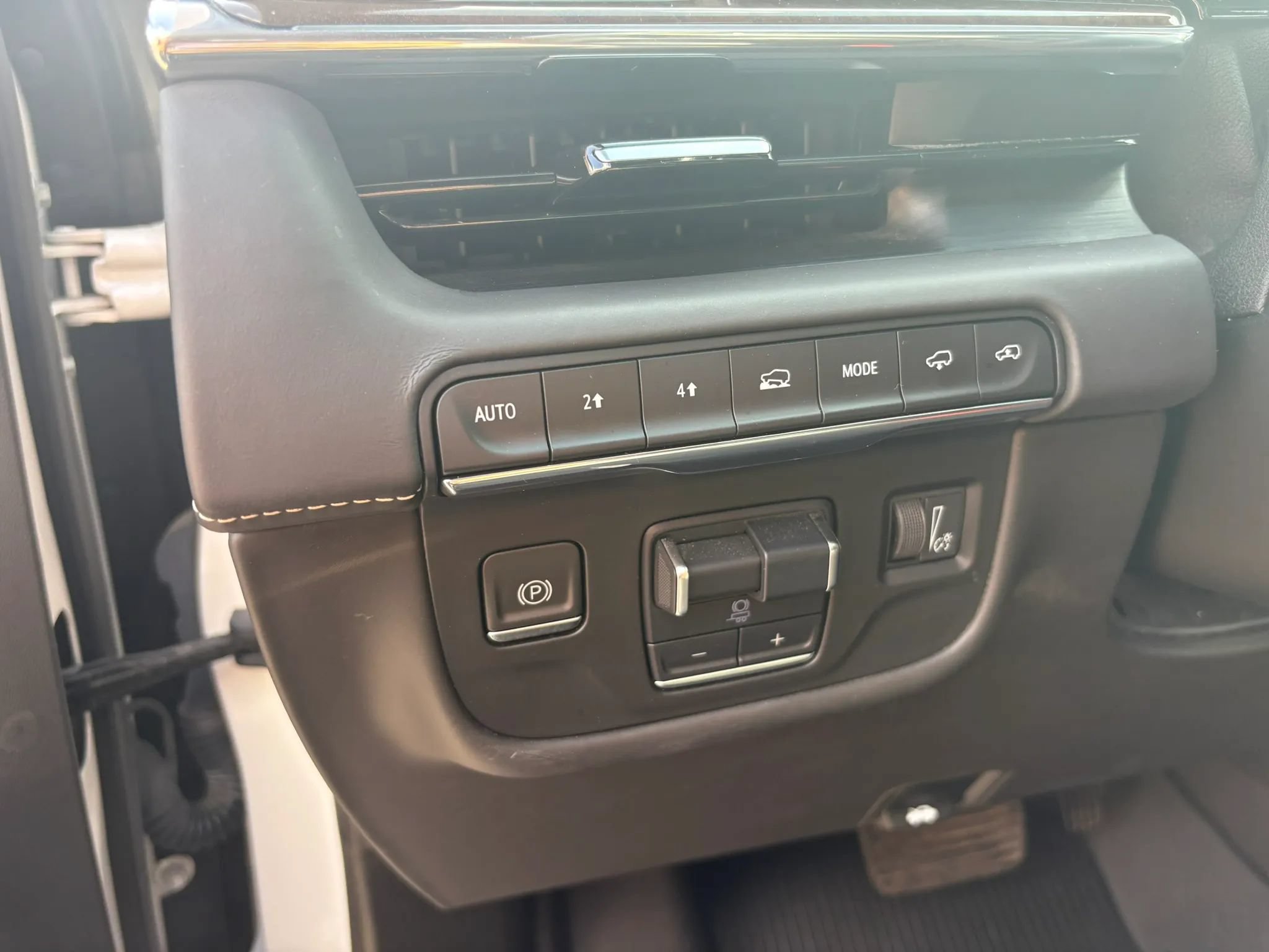 Used 2022 Cadillac Escalade Sport Platinum AWD/4WD image 16