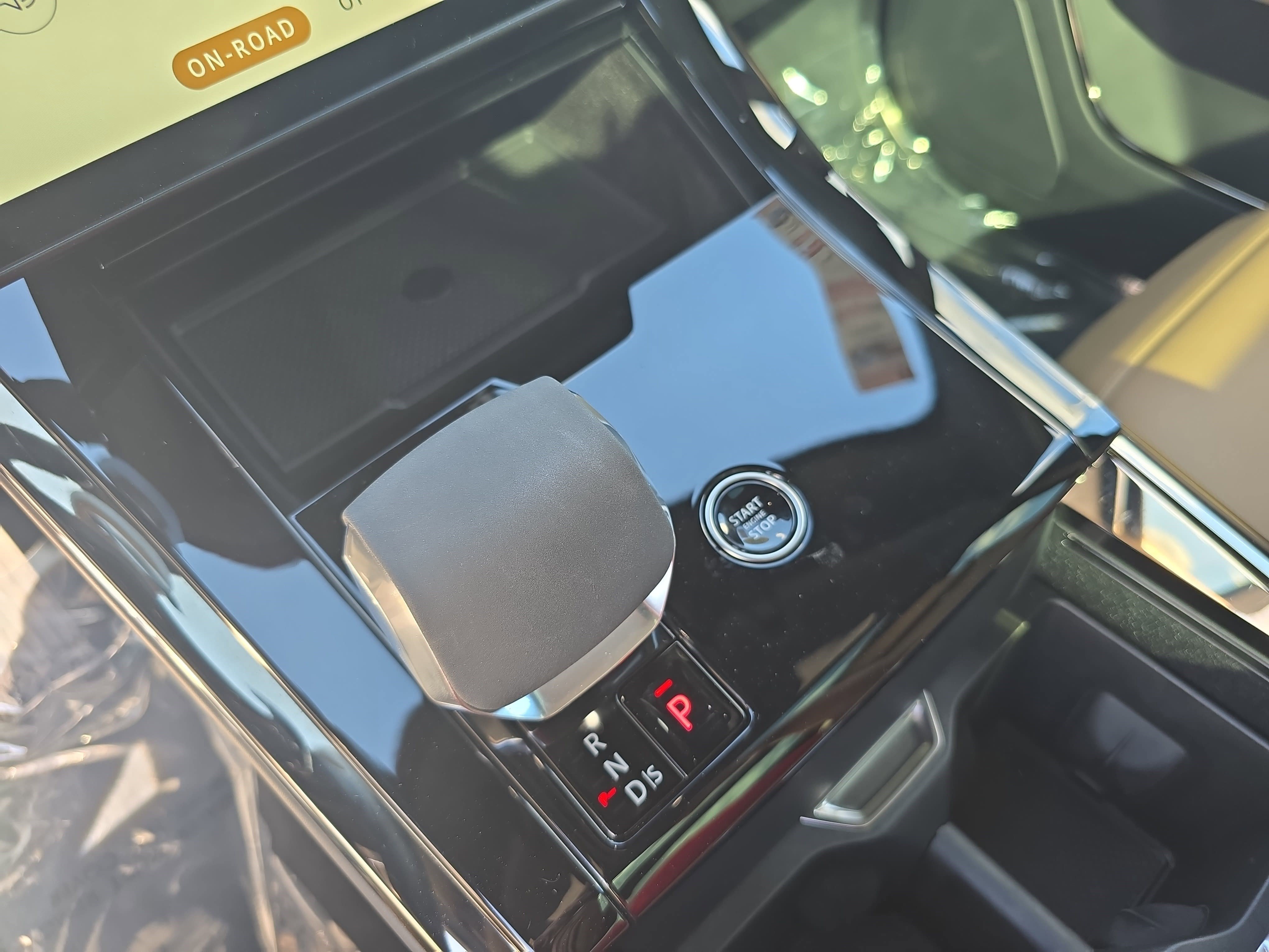 Used 2024 Land Rover Range Rover Sport SE image 25