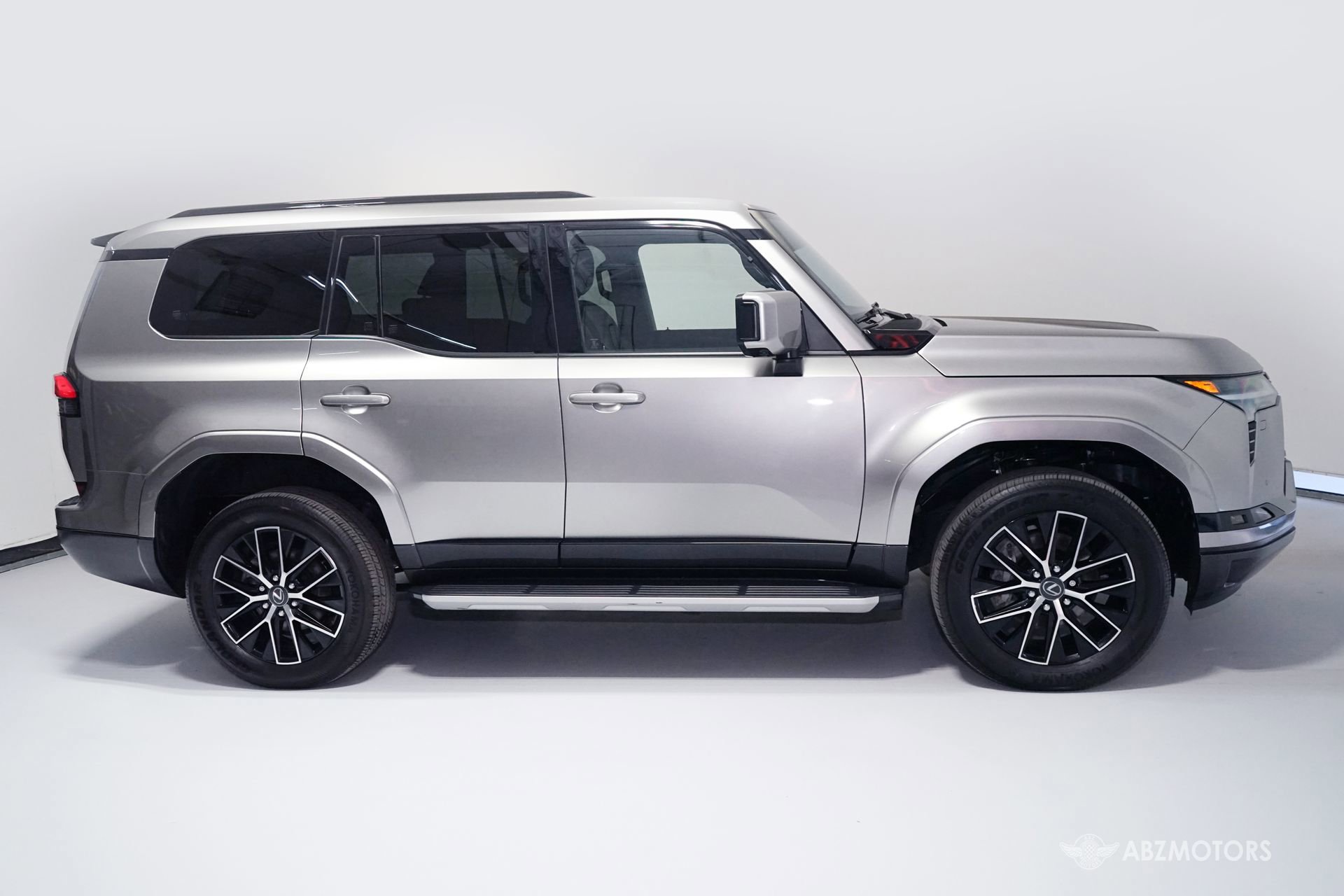 Used 2024 Lexus GX 550 w/ Accessory Package (Z1) image 4